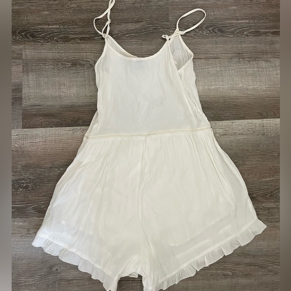 White mink pink small romper worn once- bought from local boutique - Picture 2 of 4